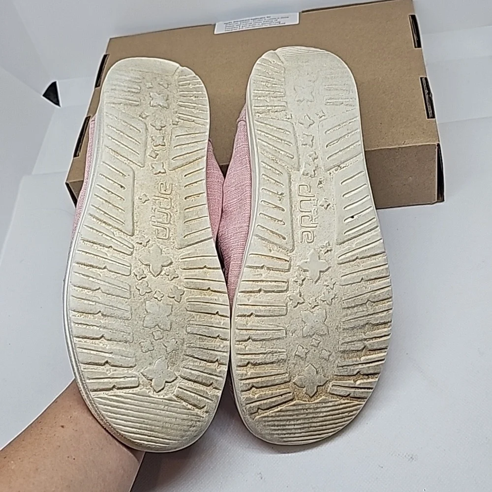 4 For $20 Hey Dude Wendy Slip-on Shoes in Kids Size Y-3 - Picture 4 of 5